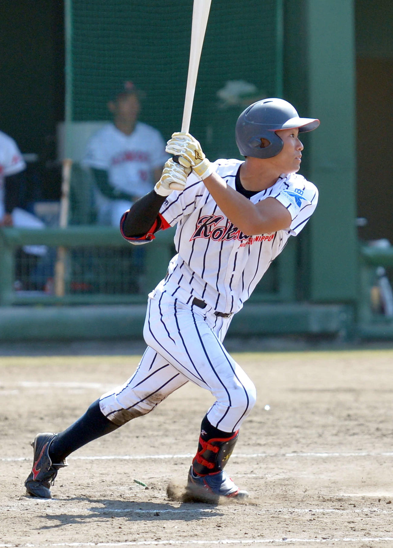 7回、中前安打を放つ斎田