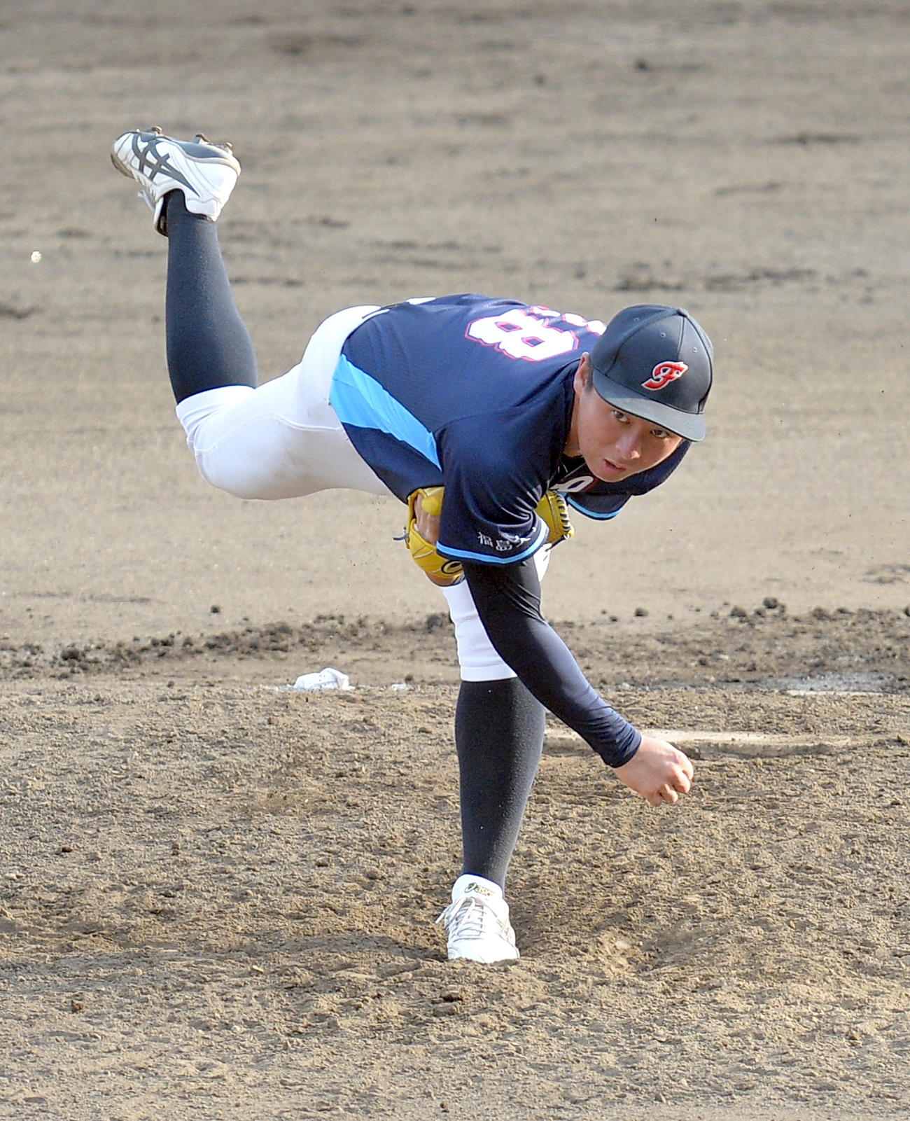 福島大対石巻専大　リーグ戦初先発で9回完封した福島大・井上（撮影・鎌田直秀）