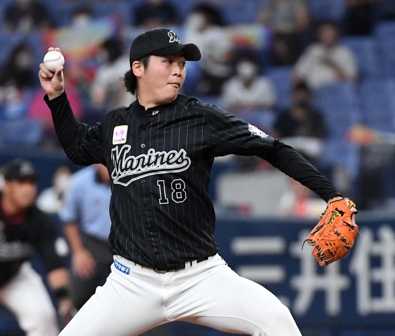 オリックス対ロッテ　ロッテ先発の二木（撮影・前岡正明）