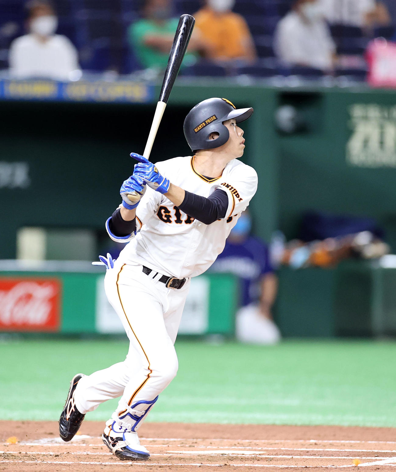 巨人対中日　1回裏巨人無死三塁、松原は先制中犠飛を放つ（撮影・浅見桂子）