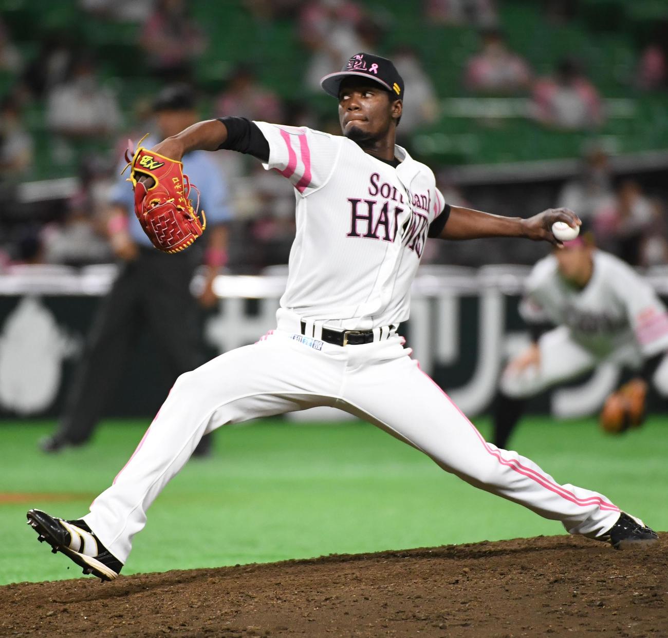 ソフトバンク対日本ハム　8回表を無失点に抑えたリバン・モイネロ（撮影・今浪浩三）