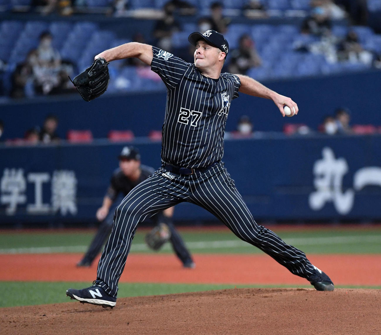 7回を無失点に抑えるオリックス先発のアルバース（撮影・前岡正明）