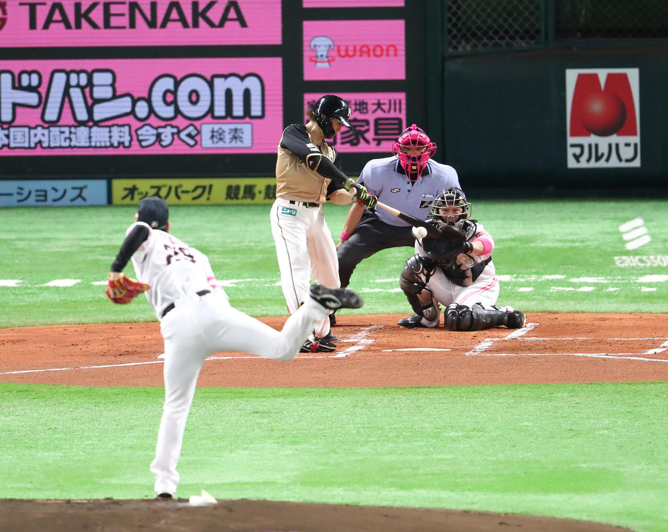 1回表日本ハム1死二塁、西川遥輝は右越え適時二塁打を放つ（撮影・梅根麻紀）
