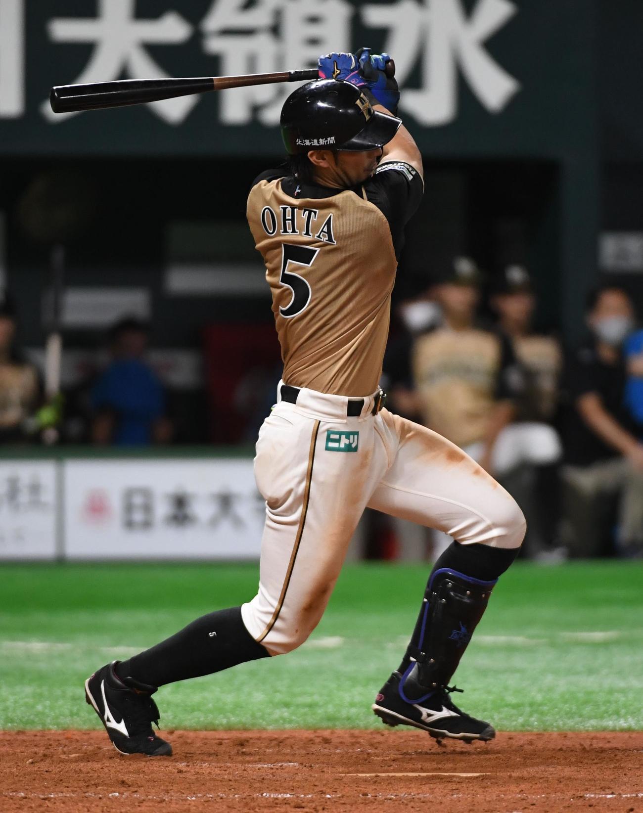 6回表日本ハム1死一塁、大田泰示は中前打を放ち4安打と大当たり（撮影・今浪浩三）