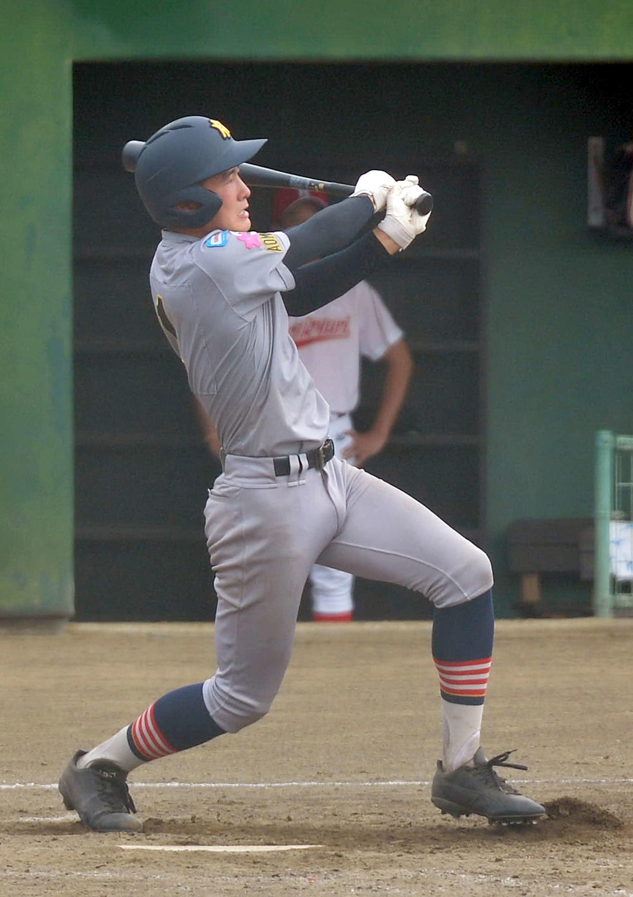 準決勝・本荘由利シニア戦の5回、本塁打を放つ青森山田シニア・佐藤