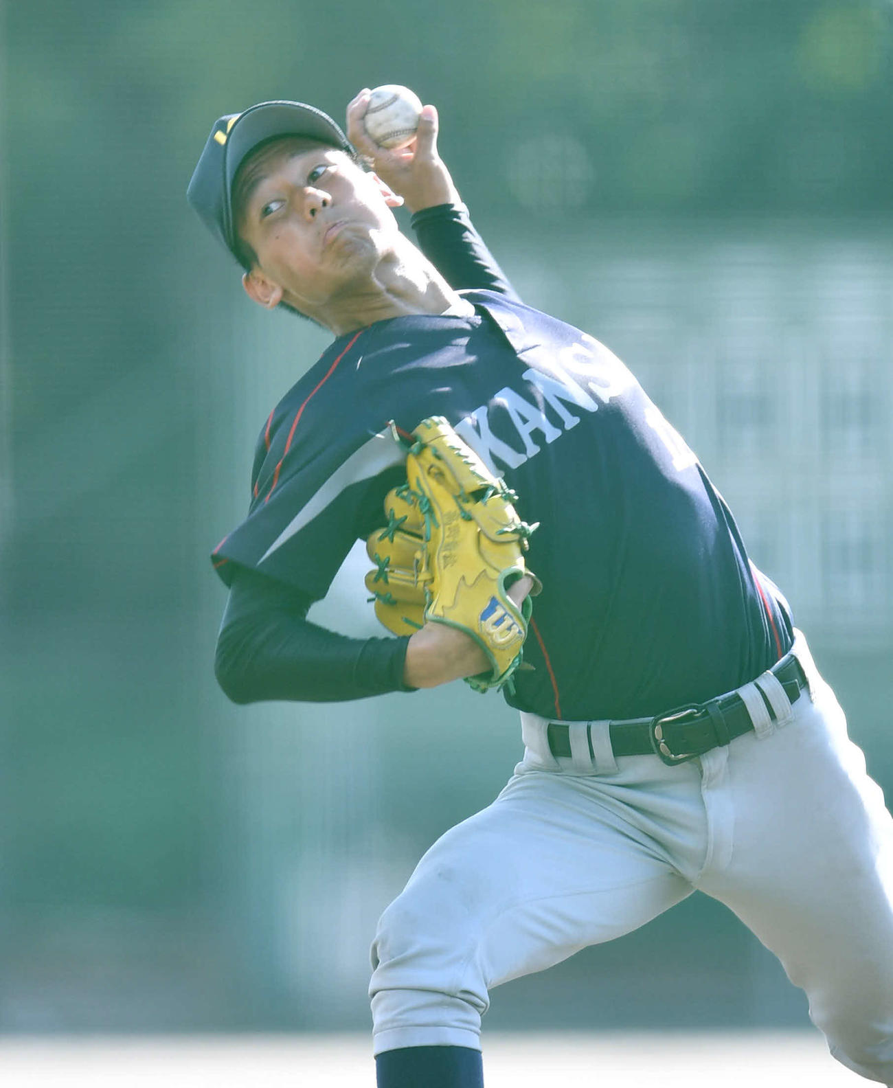 練習試合　関大対天理大　タイブレークの練習に登板した関大・高野（撮影・岩下翔太）