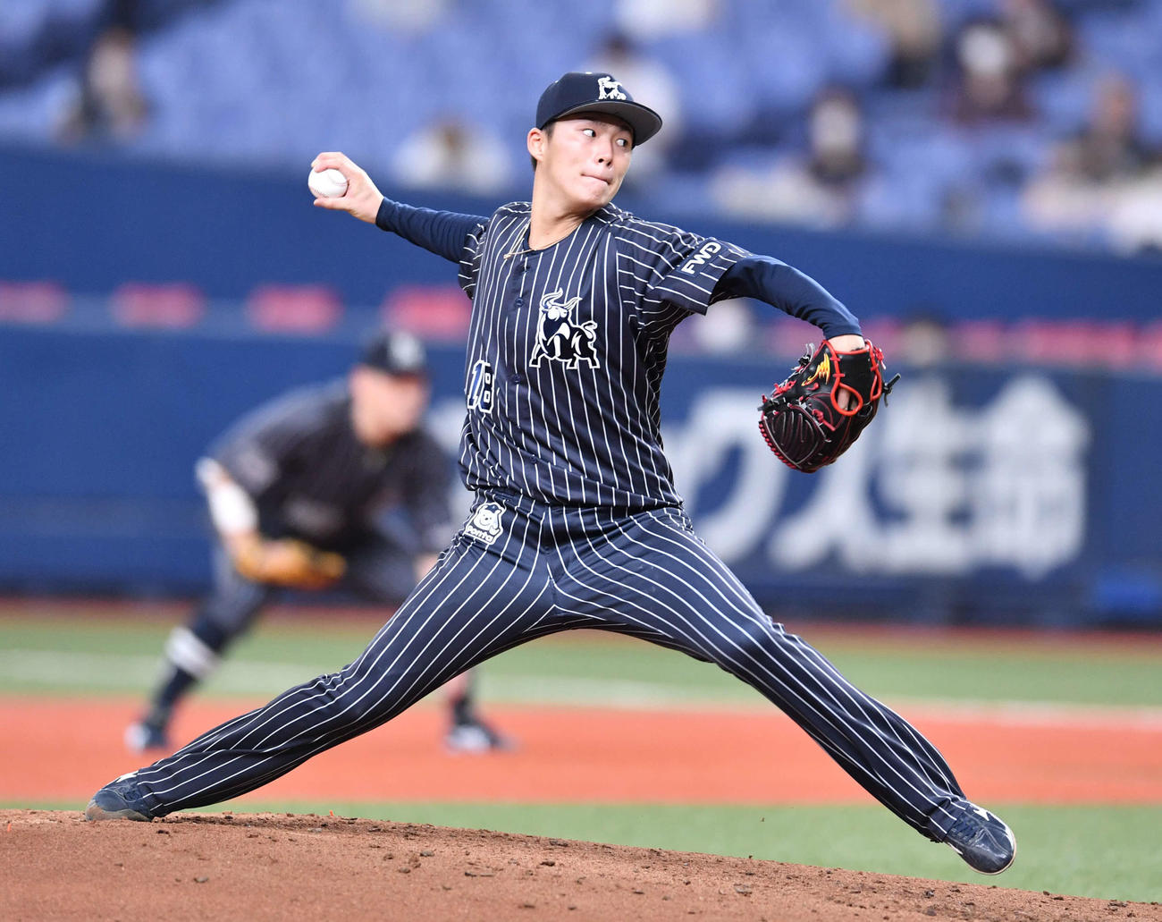 オリックス対ソフトバンク　力投するオリックス先発の山本（撮影・岩下翔太）