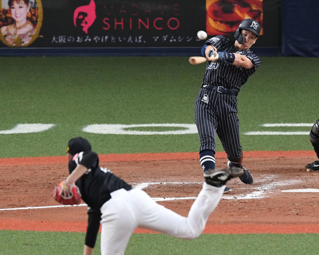 オリックス対ソフトバンク　7回裏オリックス2死一塁、吉田正は右中間に適時二塁打を放つ。投手千賀（撮影・前岡正明）