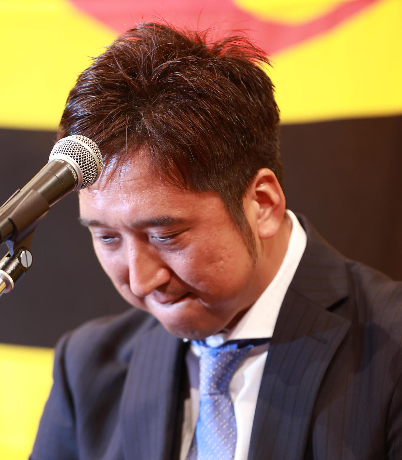 西宮市内のホテルで現役引退発表会見を行う藤川球児（撮影・清水貴仁）