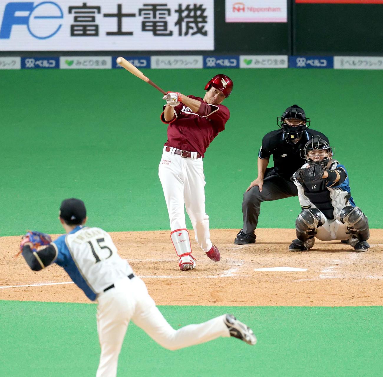日本ハム対楽天　5回表楽天無死、田中は先制となる右越え本塁打を放つ。投手は日本ハム上沢（撮影・佐藤翔太）
