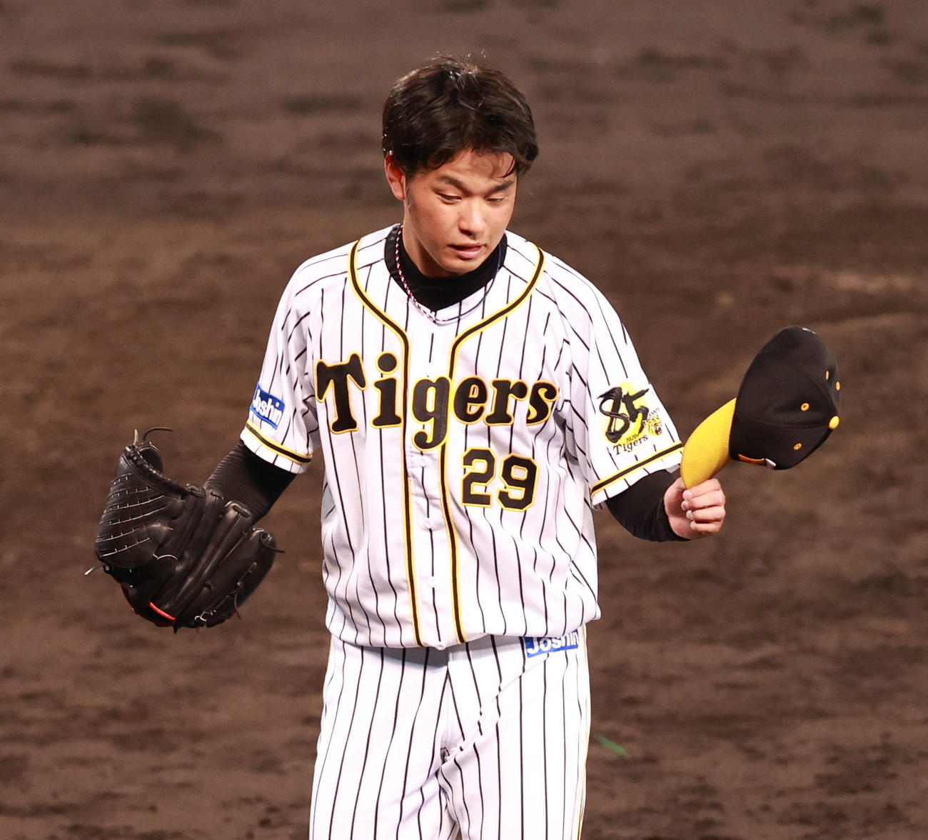 7回表ヤクルト2死満塁、青木宣親を遊ゴロに抑え同点まででこの回を終える高橋遥人（撮影・清水貴仁）