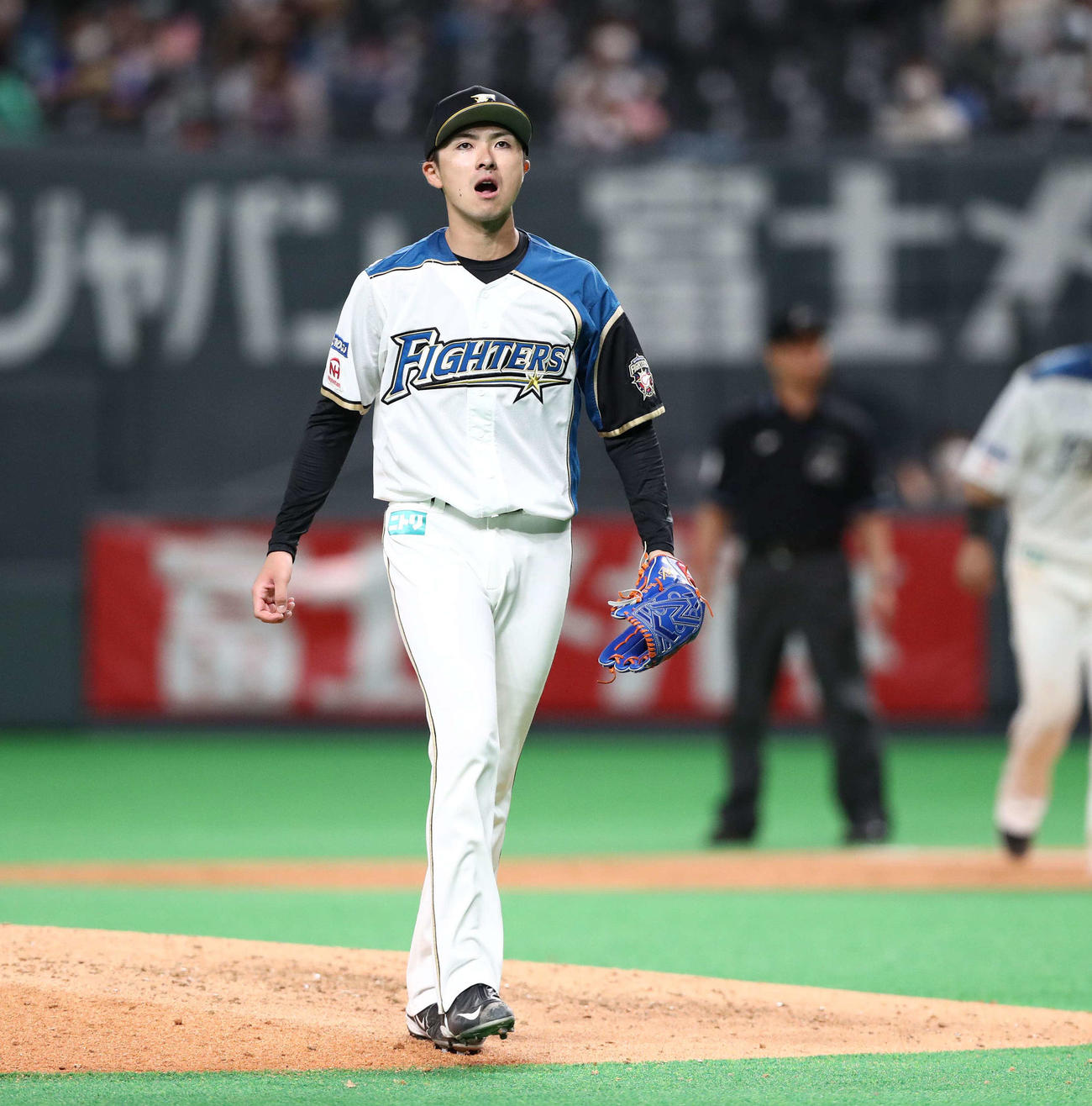 日本ハム対楽天　7回表楽天2死一塁、小郷を三振にとり叫ぶ上沢（撮影・黒川智章）