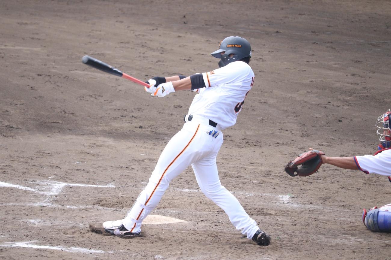 プロアマ交流戦巨人対東京ガス　本塁打含む2安打と活躍した巨人石川（撮影・久永壮真）