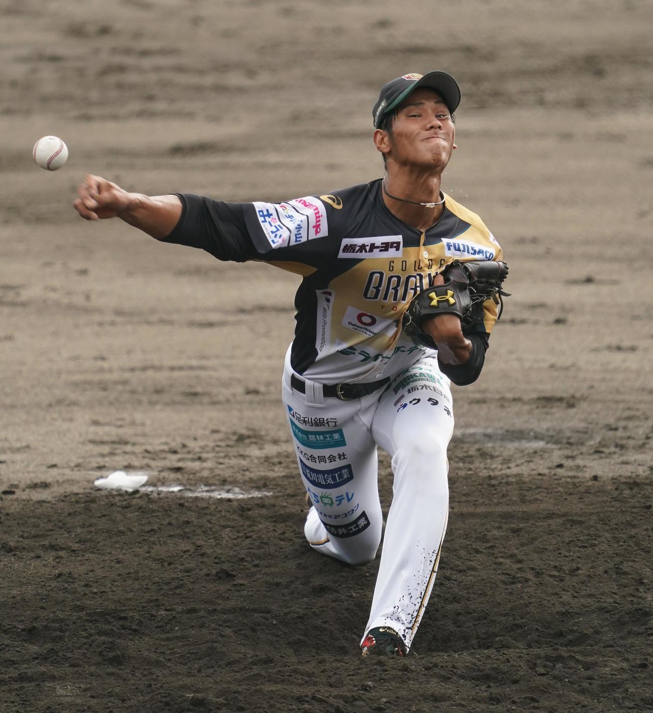 BCリーグ茨城戦の4回に2番手として登板し、1回を1安打無失点に抑えた栃木・石田（撮影・菅敏）