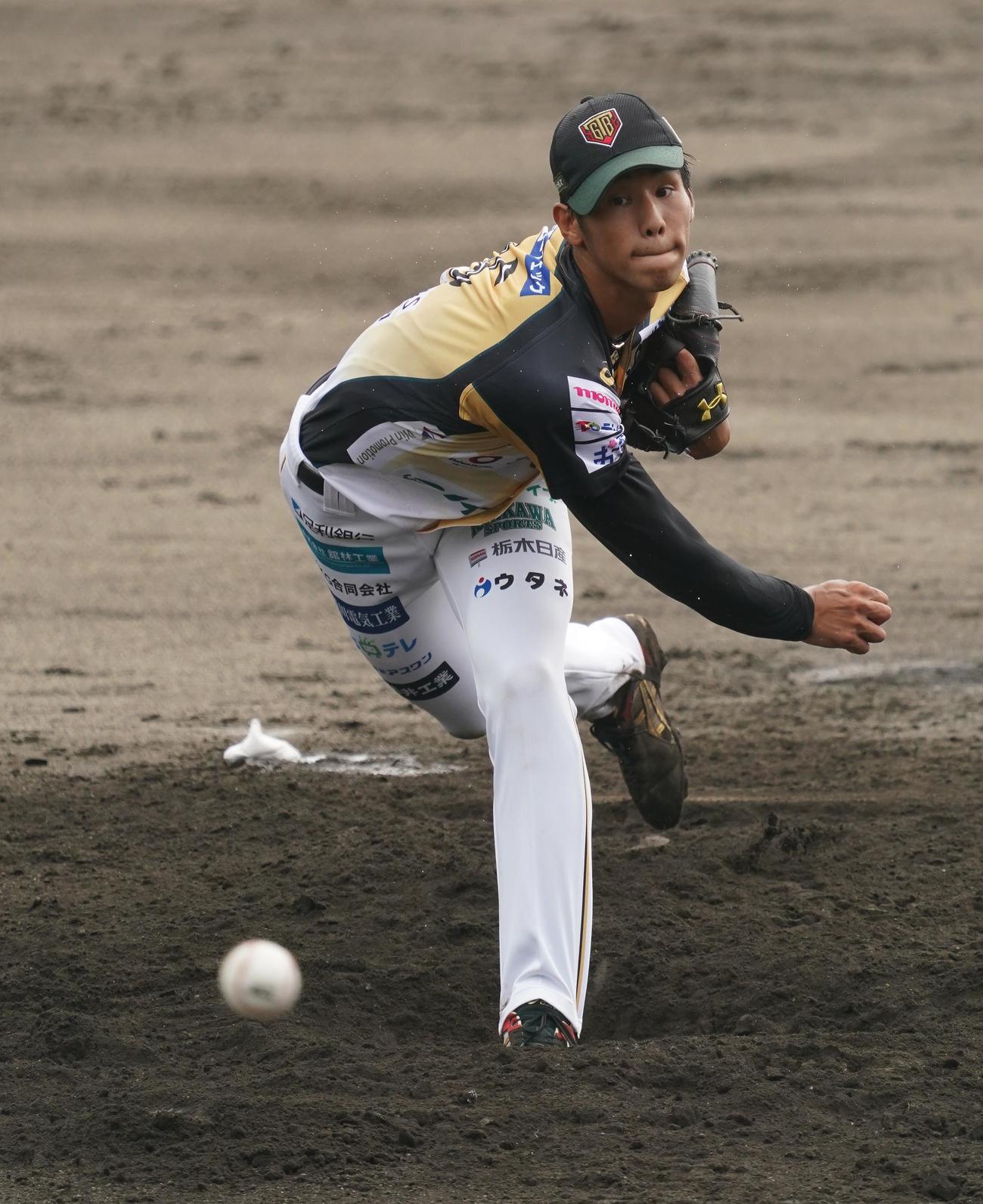 BCリーグ茨城戦の4回に2番手として登板し、1回を1安打無失点に抑えた栃木・石田（撮影・菅敏）