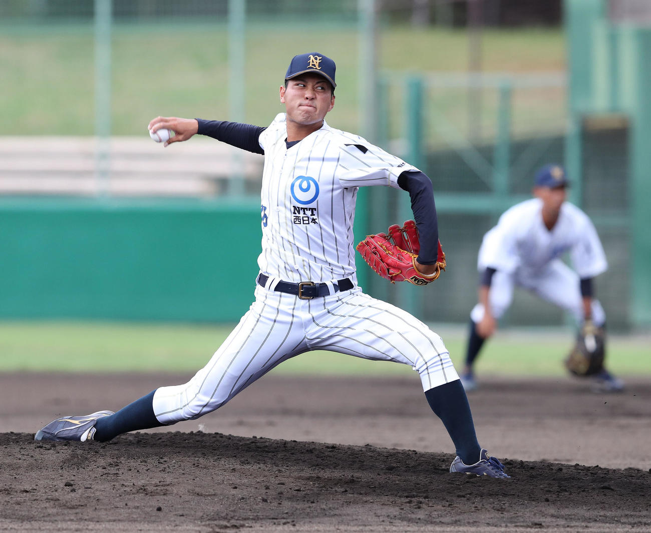 NTT西日本対NOMOベースボールクラブ　喪章をつけて先発するNTT西日本・大江（撮影・白石智彦）