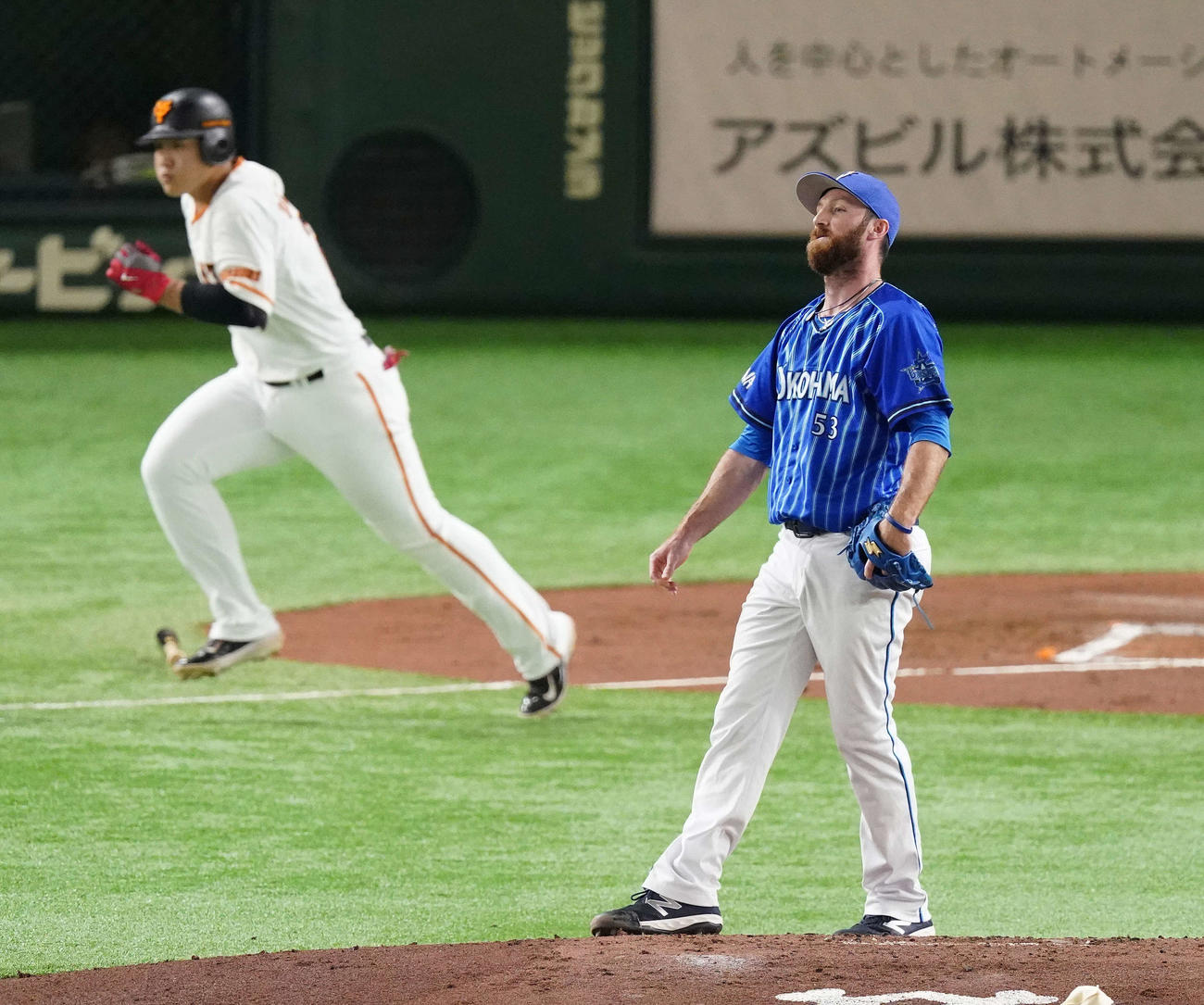 巨人対DeNA　1回裏巨人1死一、三塁、岡本に右前適時打を浴びるパットン（撮影・鈴木みどり）