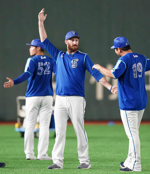 巨人対DeNA　試合前練習に臨むDeNAパットン（撮影・江口和貴）
