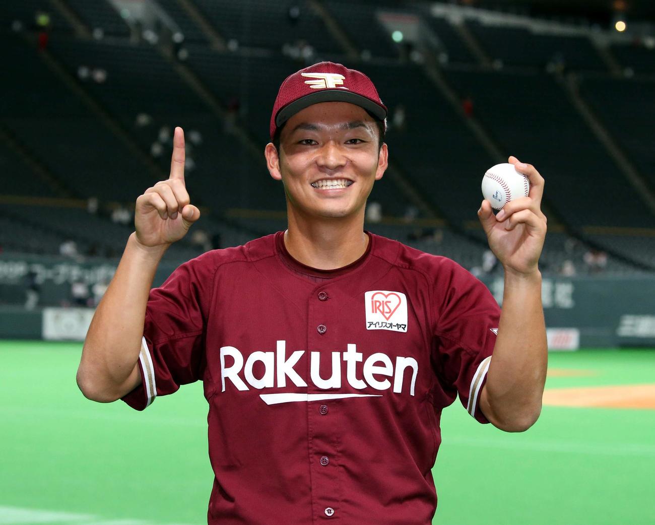 日本ハム対楽天　移籍後初勝利を挙げ、笑顔の池田駿（撮影・黒川智章）