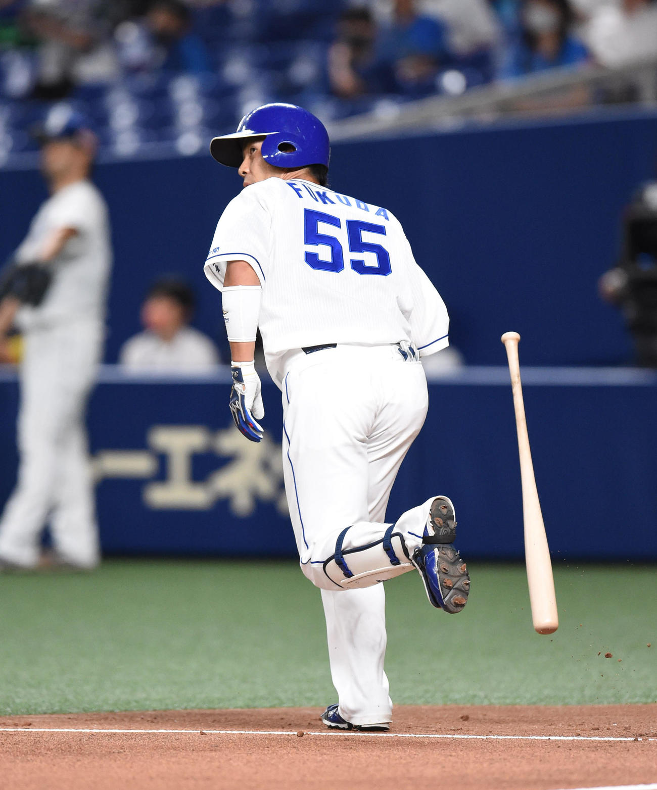 1回裏中日1死一塁、左越え2点本塁打を放った福田永将（撮影・森本幸一）