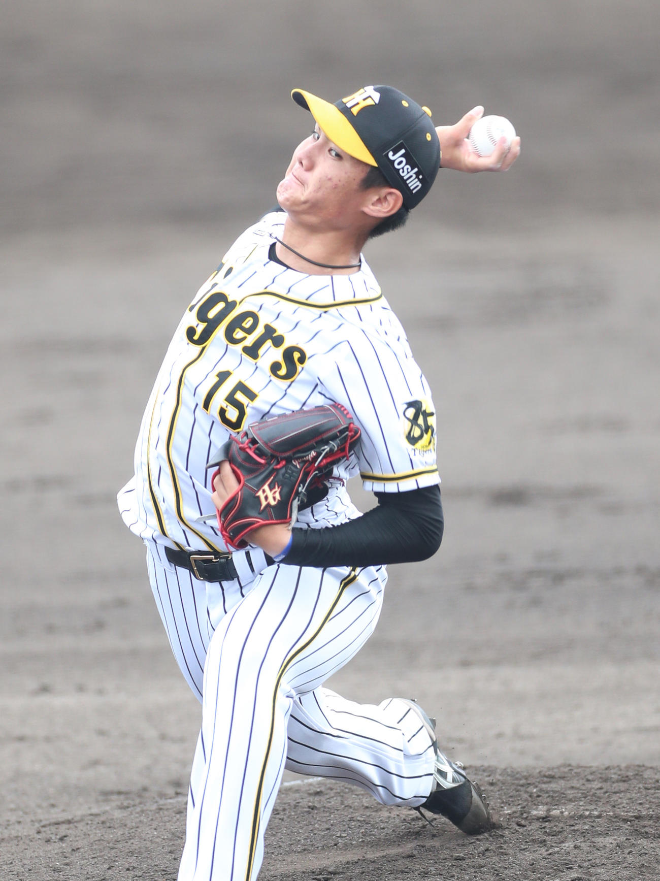 5回、4番手で登板した西純矢（代表撮影）