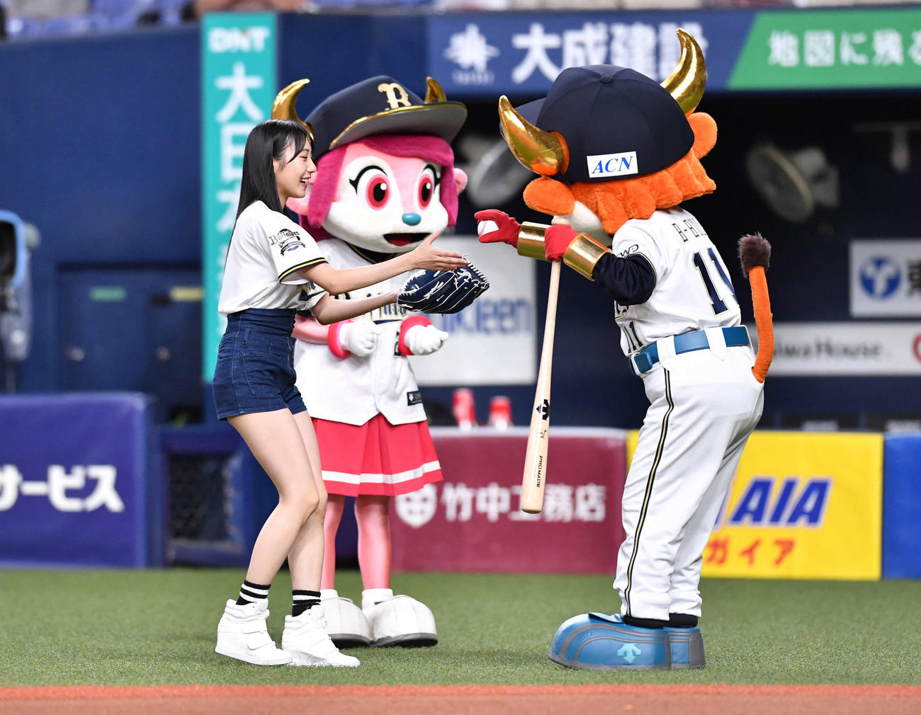 オリックス対ソフトバンク18回戦　始球式を務めたNMB48横野すみれ（撮影・岩下翔太）＝2020年9月3日、京セラドーム大阪