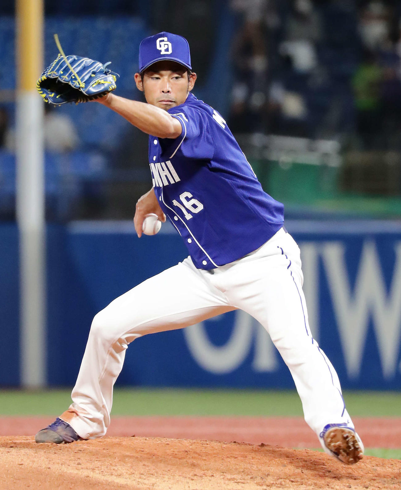 ヤクルト対中日　力投する中日2番手の又吉（撮影・丹羽敏通）