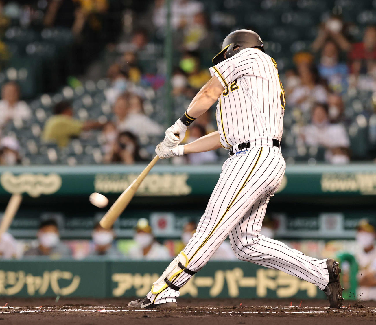 阪神対巨人　6回裏阪神無死三塁、中越え2点本塁打を放つサンズ（撮影・河野匠）