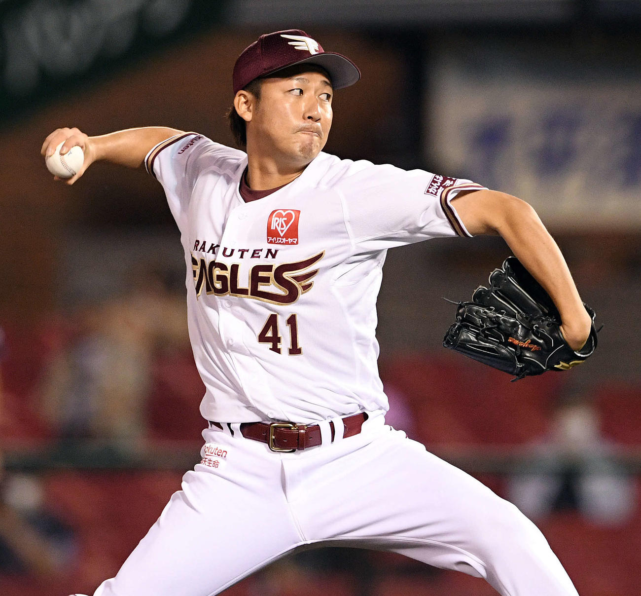 楽天対オリックス　6回表、楽天4番手で投球する青山（撮影・滝沢徹郎）