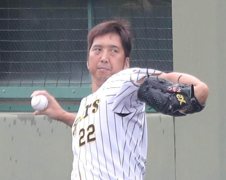 キャッチボールをする阪神藤川球児（代表撮影）