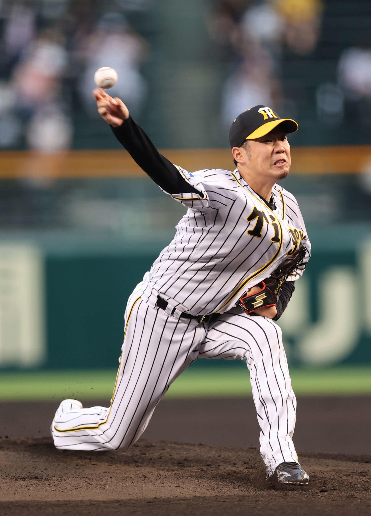 阪神対巨人　力投する阪神先発の西勇（撮影・河野匠）