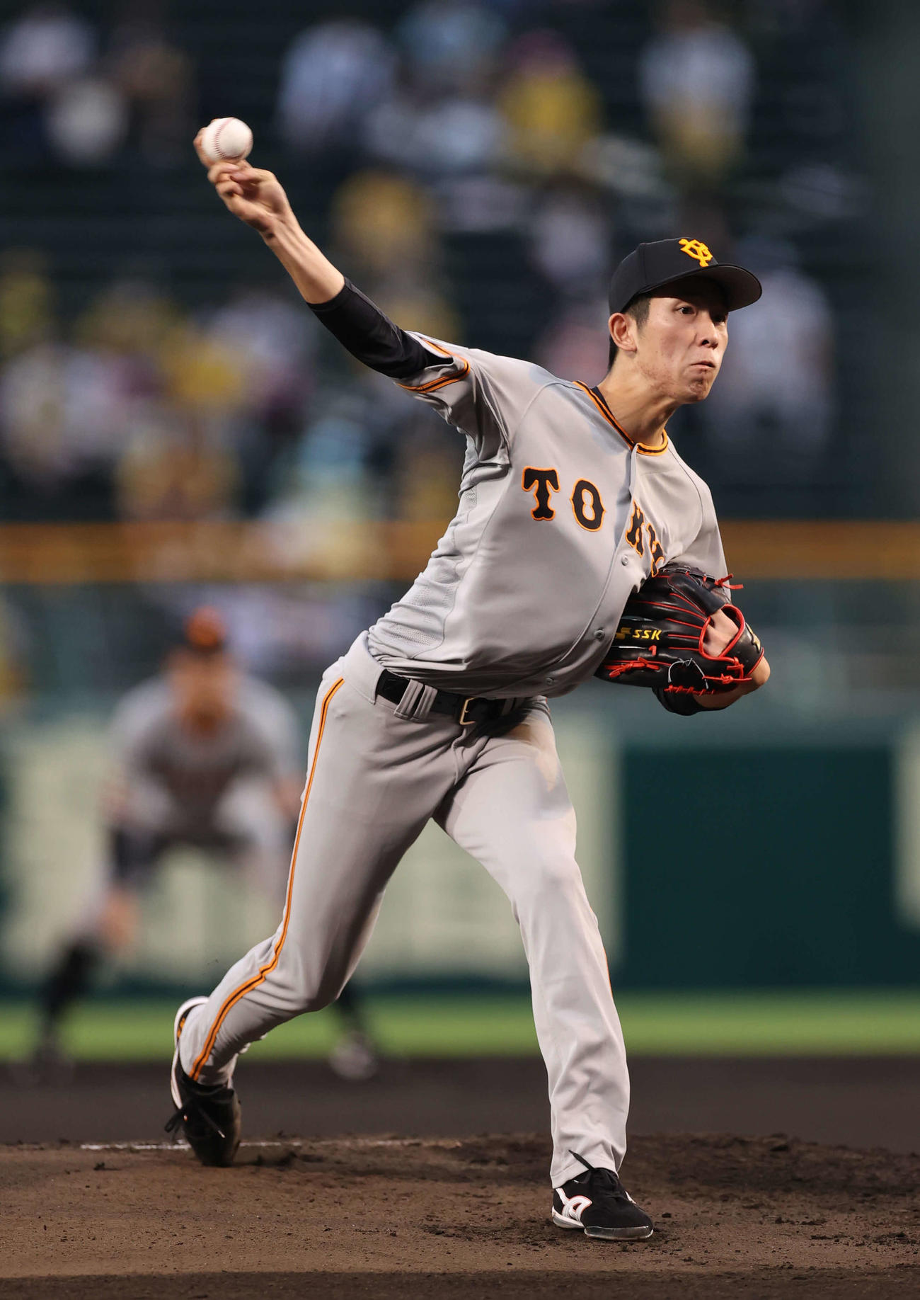 阪神対巨人　力投する巨人先発の戸郷（撮影・河野匠）