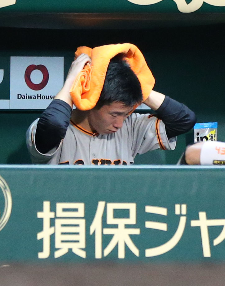 阪神対巨人　6回途中で降板する戸郷（撮影・上山淳一）