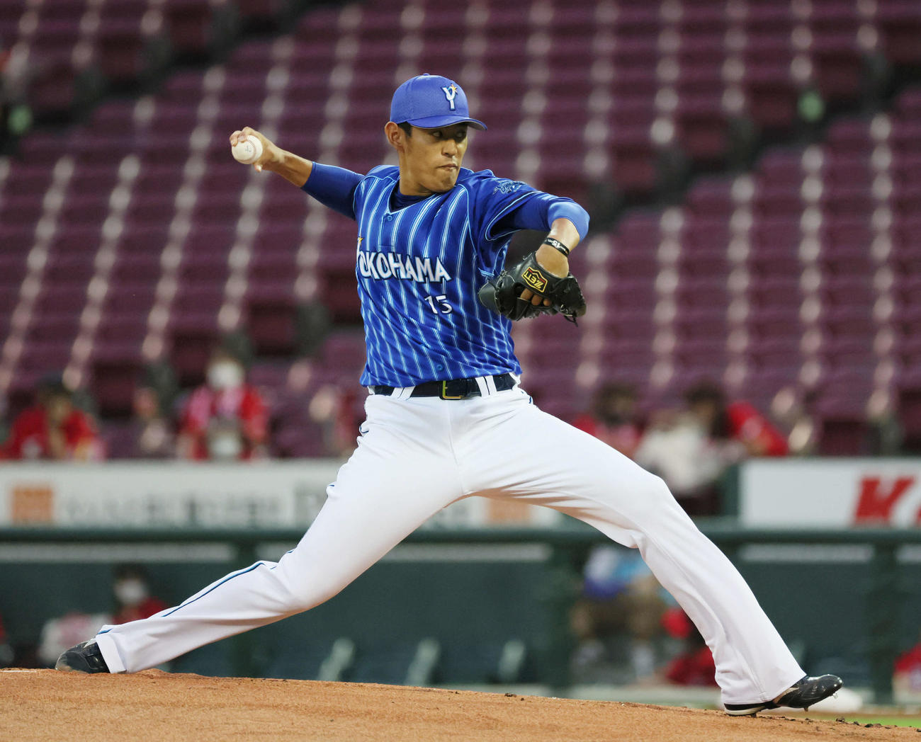 広島対DeNA　DeNA先発の井納（撮影・加藤孝規）