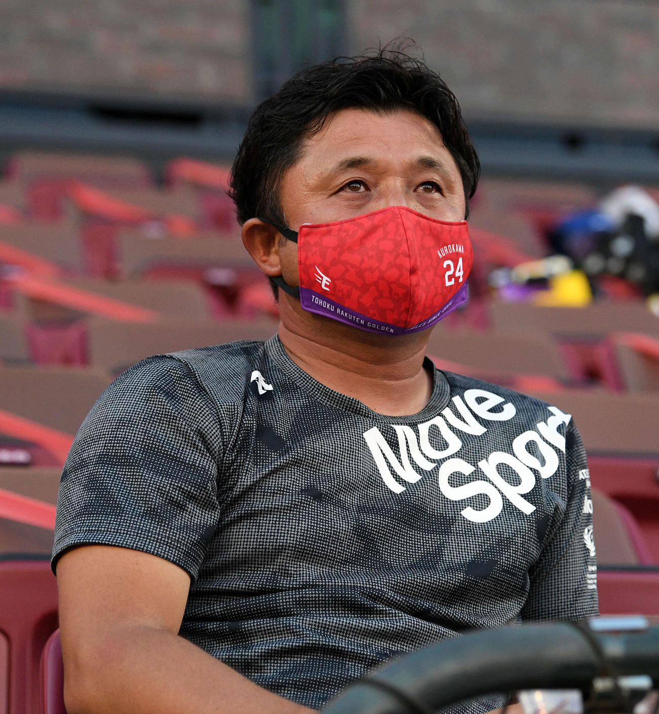 楽天対オリックス　観戦に訪れた楽天黒川の父の洋行さん（撮影・滝沢徹郎）