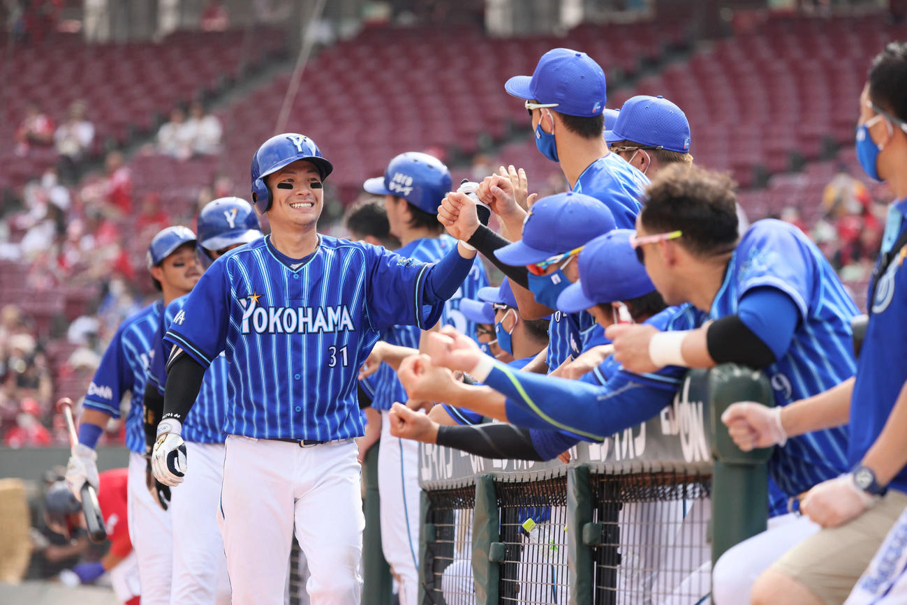 広島対DeNA　4回表DeNA無死一、三塁、柴田は右越え3点本塁打を放つ（撮影・加藤孝規）