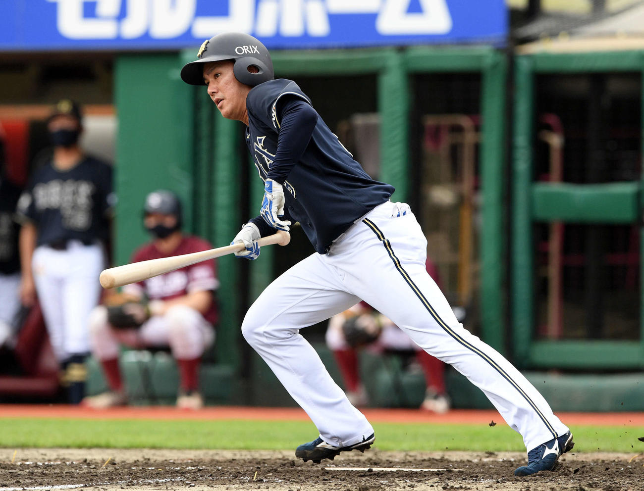 楽天対オリックス　2回表オリックス1死二、三塁、大城は勝ち越しの左前適時打を放つ（撮影・滝沢徹郎）