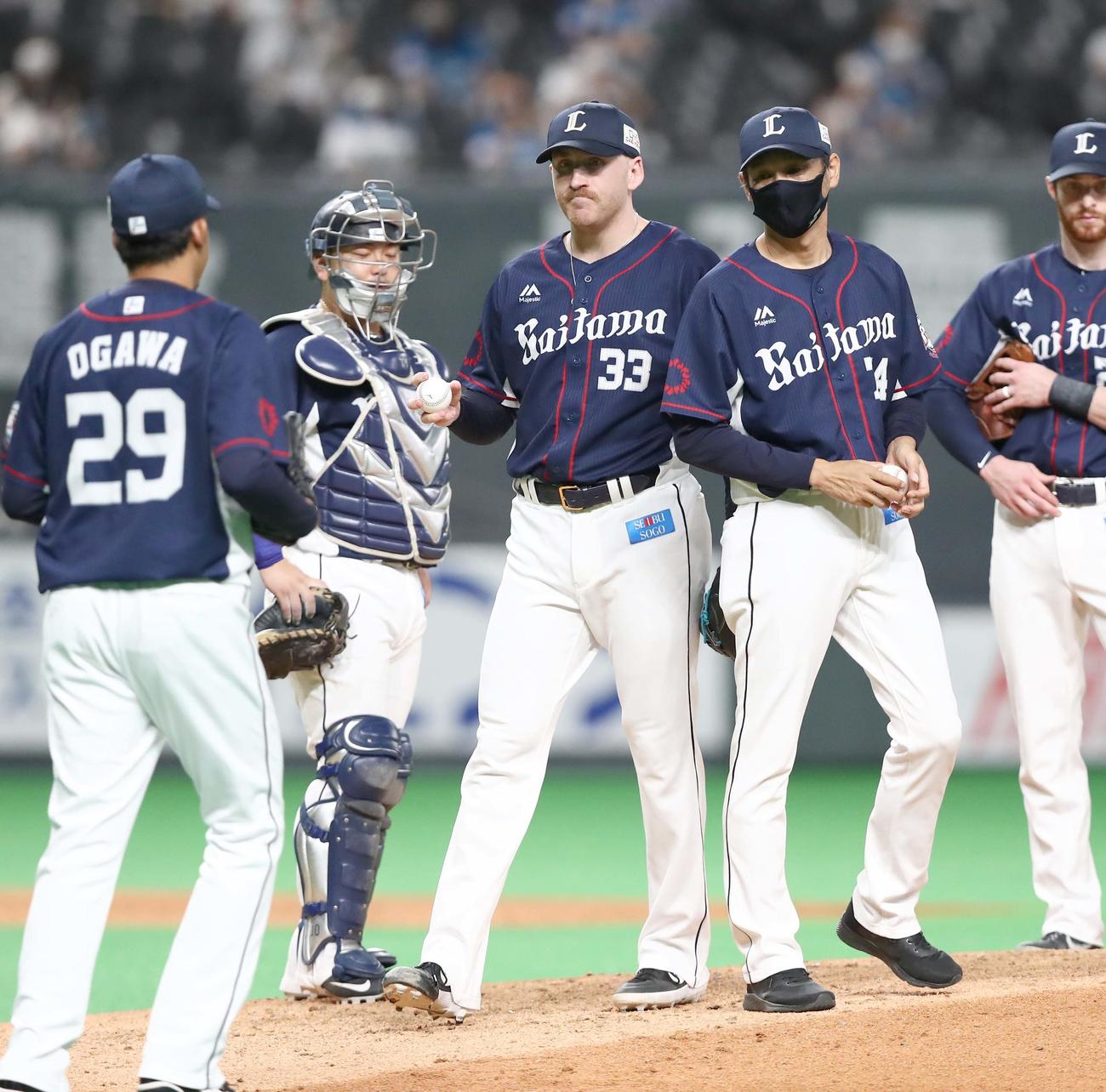日本ハム対西武　8回途中で降板するギャレット（撮影・黒川智章）