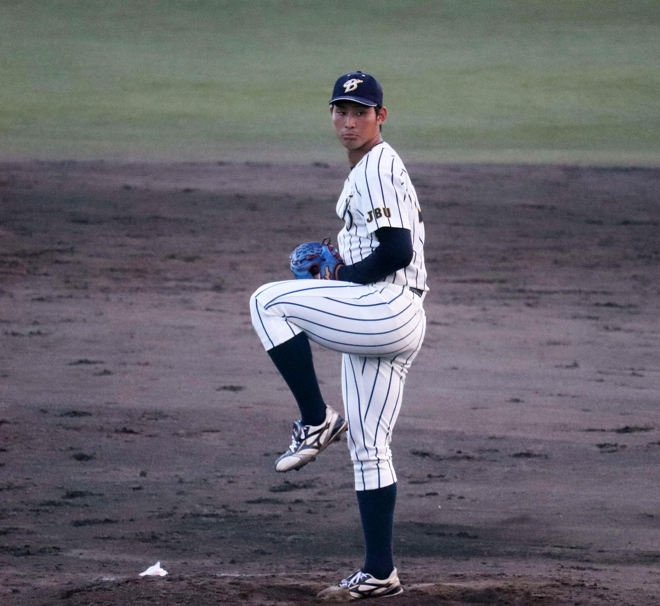 9回裏から1イニングを投げ1安打1三振、無失点と好救援の上武大・佐藤（撮影・保坂淑子）