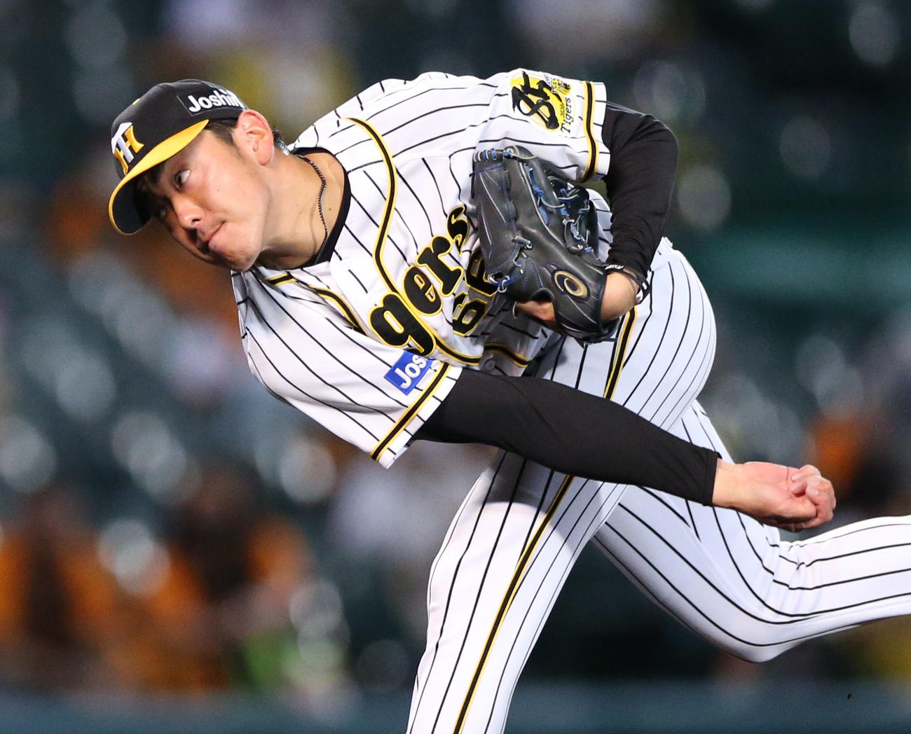 阪神対巨人　9回、阪神4番手で登板の小川（撮影・上山淳一）
