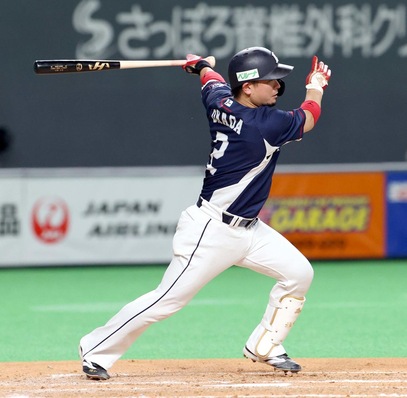日本ハム対西武　4回表西武1死二、三塁、岡田は勝ち越しとなる右前適時打を放つ（撮影・佐藤翔太）