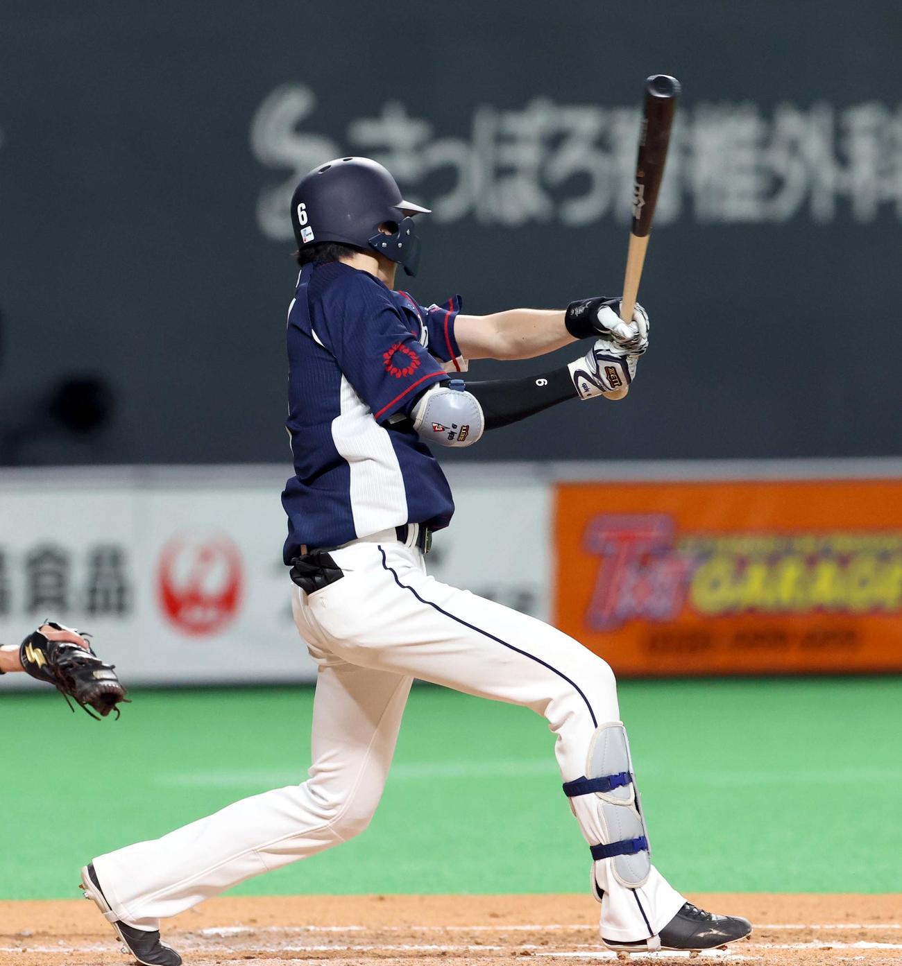 日本ハム対西武　3回表西武2死二塁、源田は同点となる適時二塁打を放つ（撮影・佐藤翔太）