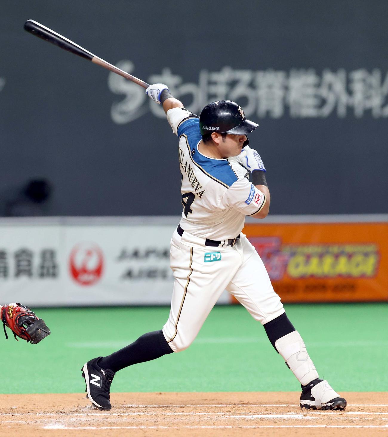 日本ハム対西武　2回裏日本ハム1死満塁、ビヤヌエバは先制となる左前適時打を放つ（撮影・佐藤翔太）