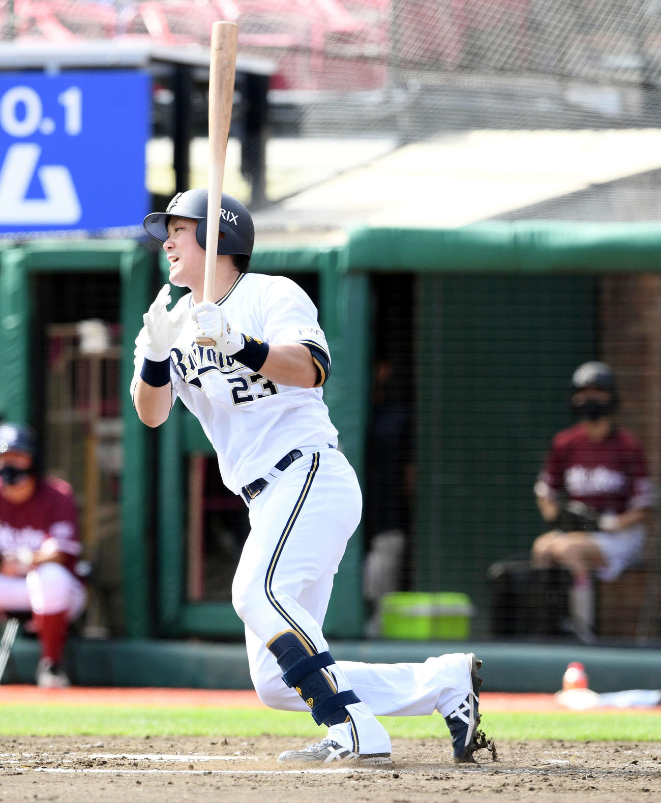 楽天対オリックス　3回表オリックス1死二、三塁、伏見は左前適時打を放つ（撮影・滝沢徹郎）