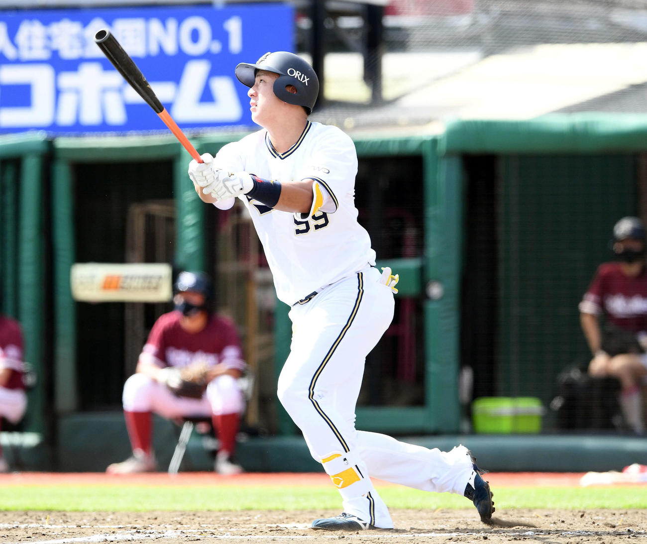 楽天対オリックス　3回表オリックス1死二、三塁、杉本は逆転の2点適時二塁打を放つ（撮影・滝沢徹郎）