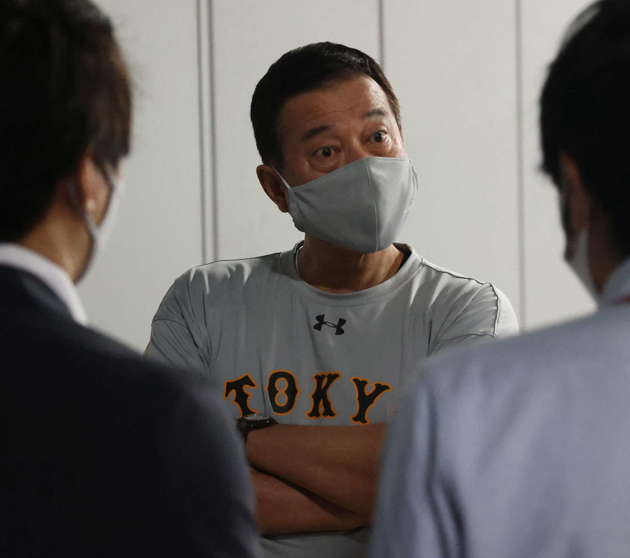 阪神戦が中止となり取材に応じる巨人原監督（球団提供）