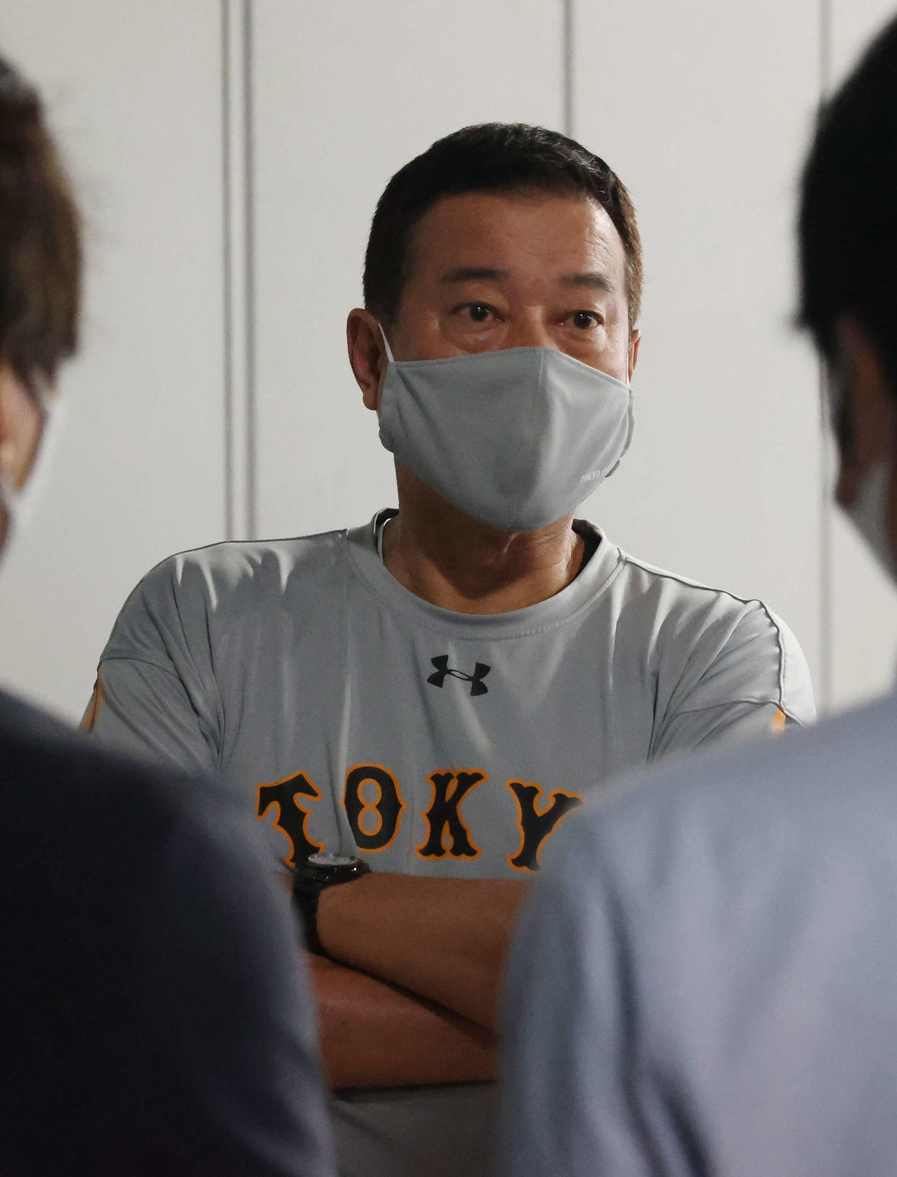 阪神対巨人　試合中止となり取材に応じた巨人原監督（球団提供）