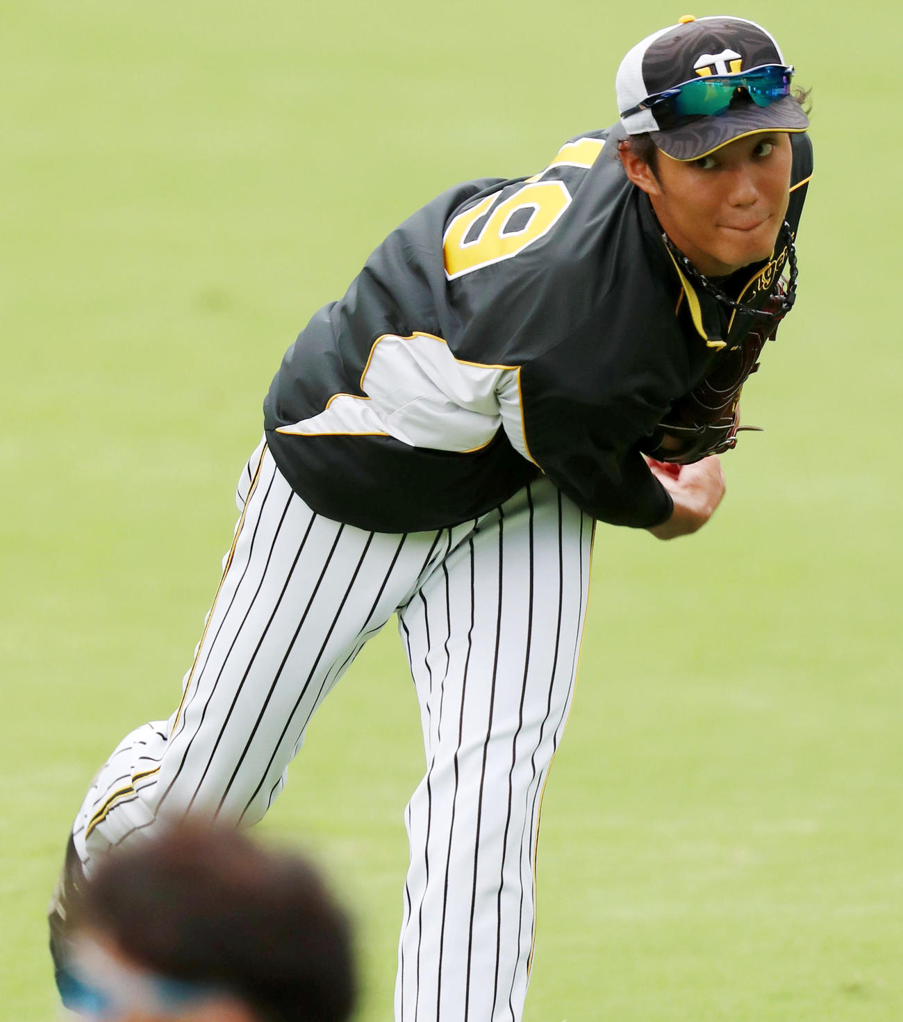 練習でキャッチボールする藤浪（撮影・加藤哉）