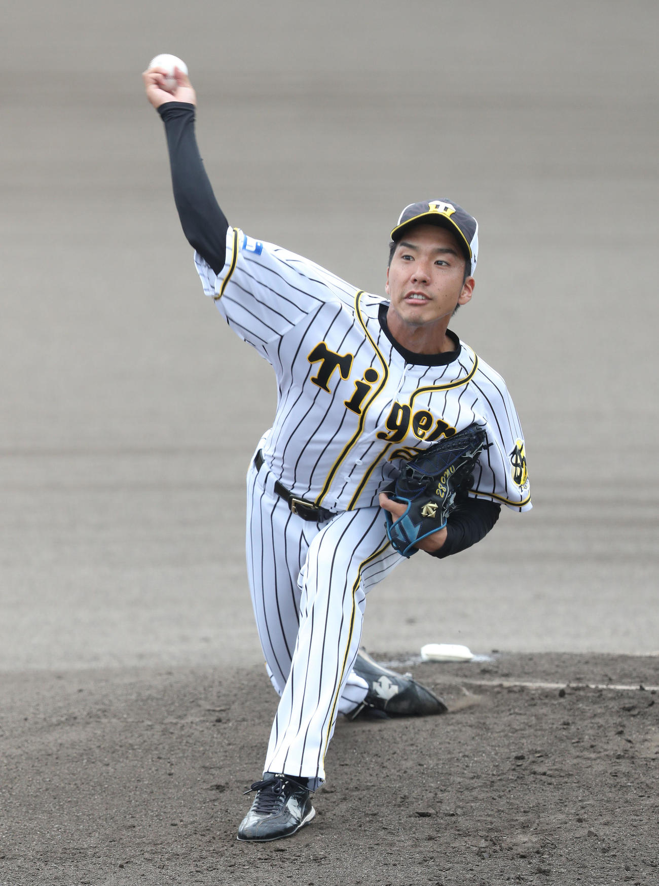 2軍のシート打撃に登板する小野（撮影・白石智彦）