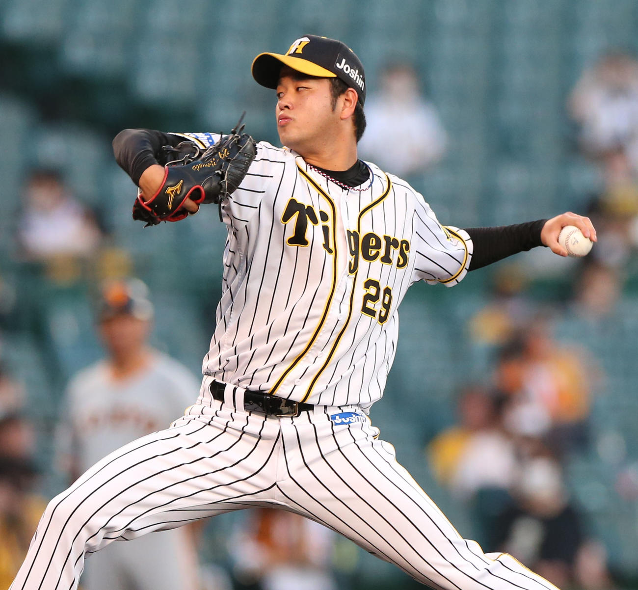 阪神対巨人　阪神先発の高橋（撮影・上山淳一）